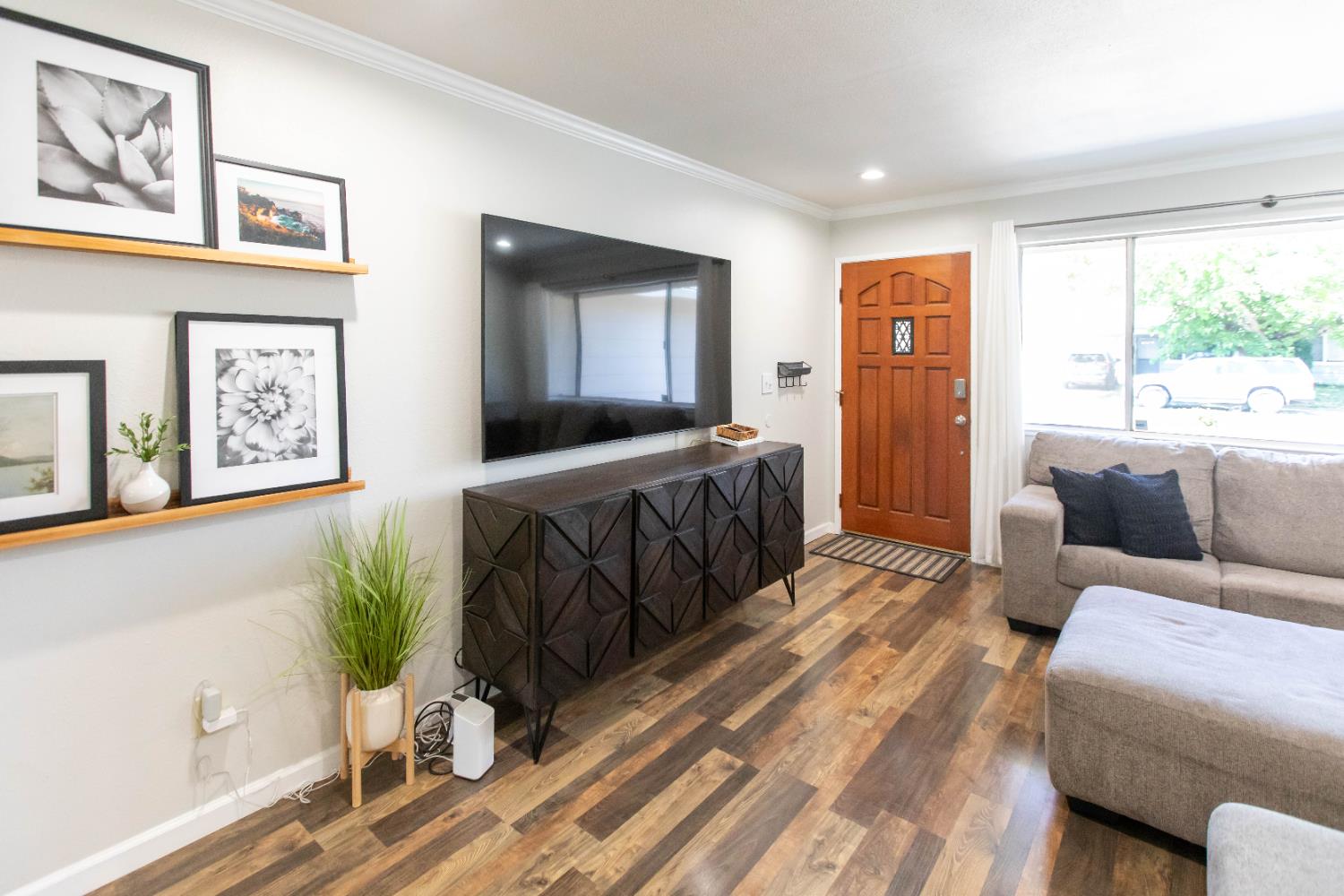 Detail Gallery Image 5 of 44 For 8940 Leatham Ave, Fair Oaks,  CA 95628 - 4 Beds | 2 Baths
