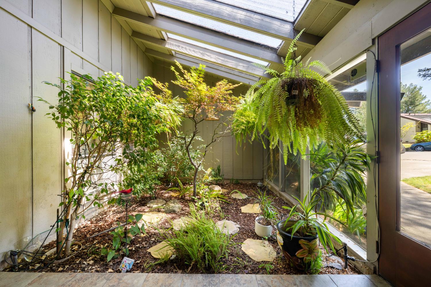 Detail Gallery Image 6 of 52 For 7831 Juarez Way, Fair Oaks,  CA 95628 - 3 Beds | 2/1 Baths