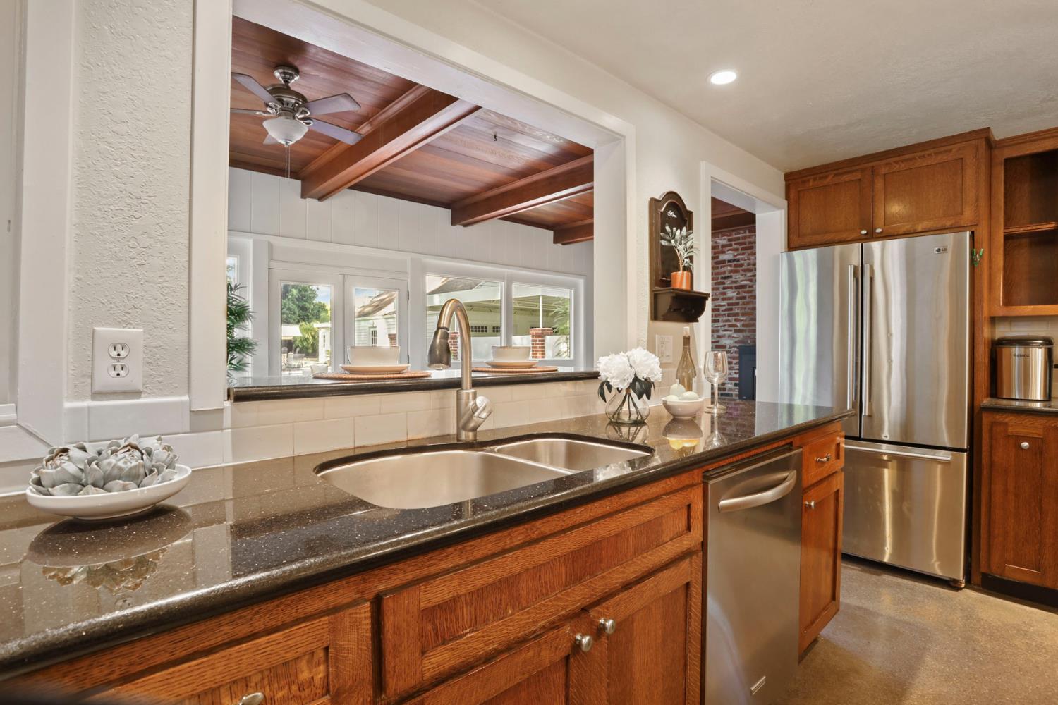 Detail Gallery Image 26 of 80 For 3651 Country Club Blvd, Stockton,  CA 95204 - 6 Beds | 3 Baths