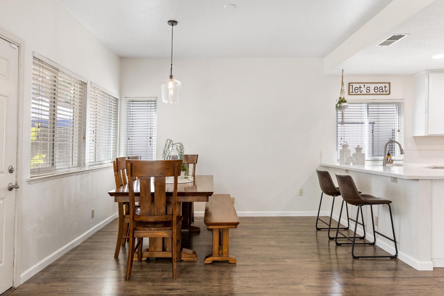 Detail Gallery Image 9 of 37 For 3010 Acton Way, Roseville,  CA 95747 - 4 Beds | 3 Baths