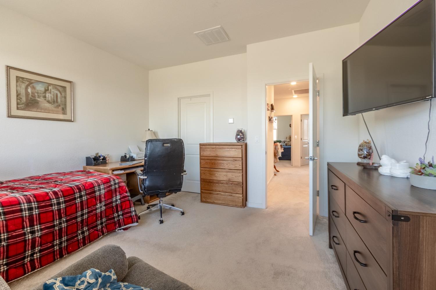 Detail Gallery Image 22 of 34 For 3862 Commerce Way, Sacramento,  CA 95834 - 3 Beds | 2/1 Baths