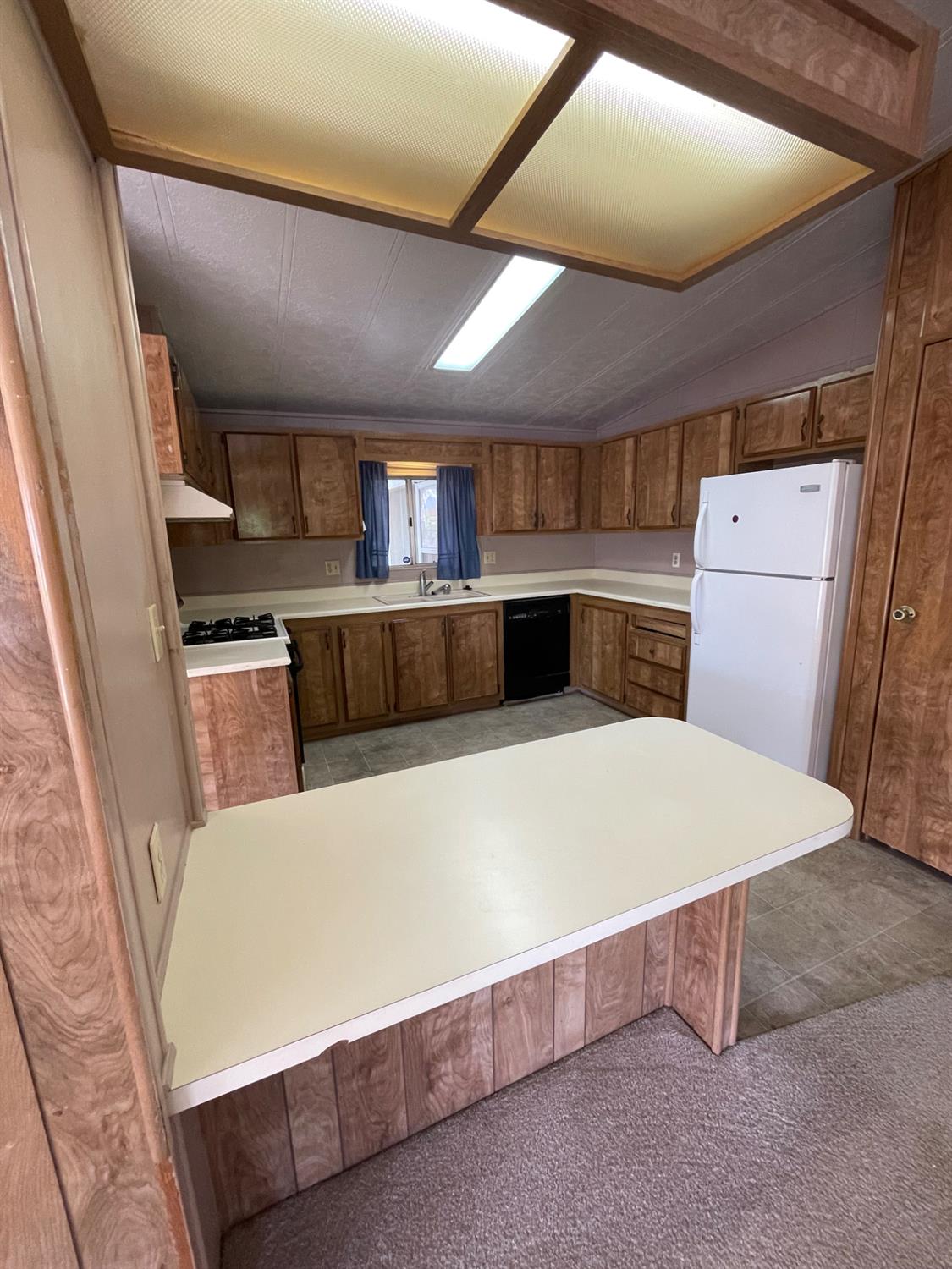 Detail Gallery Image 4 of 10 For 141 N Dory Ln, Modesto,  CA 95356 - 2 Beds | 2 Baths