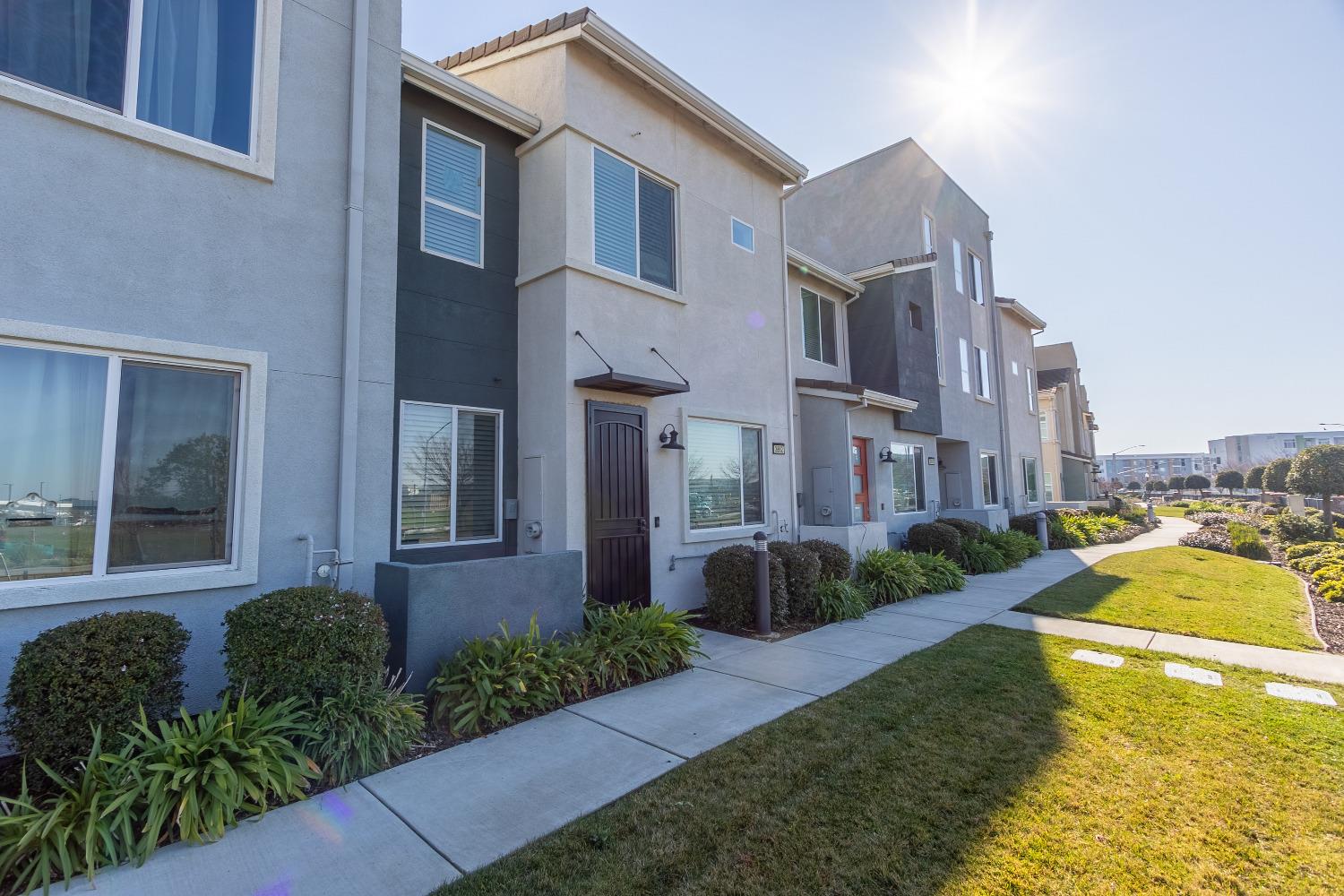 Detail Gallery Image 25 of 34 For 3862 Commerce Way, Sacramento,  CA 95834 - 3 Beds | 2/1 Baths