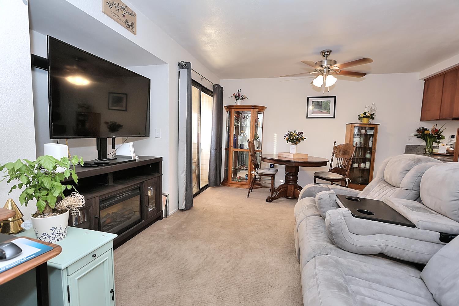 Detail Gallery Image 8 of 36 For 7437 Auburn Oaks Ct #E,  Citrus Heights,  CA 95621 - 2 Beds | 1 Baths