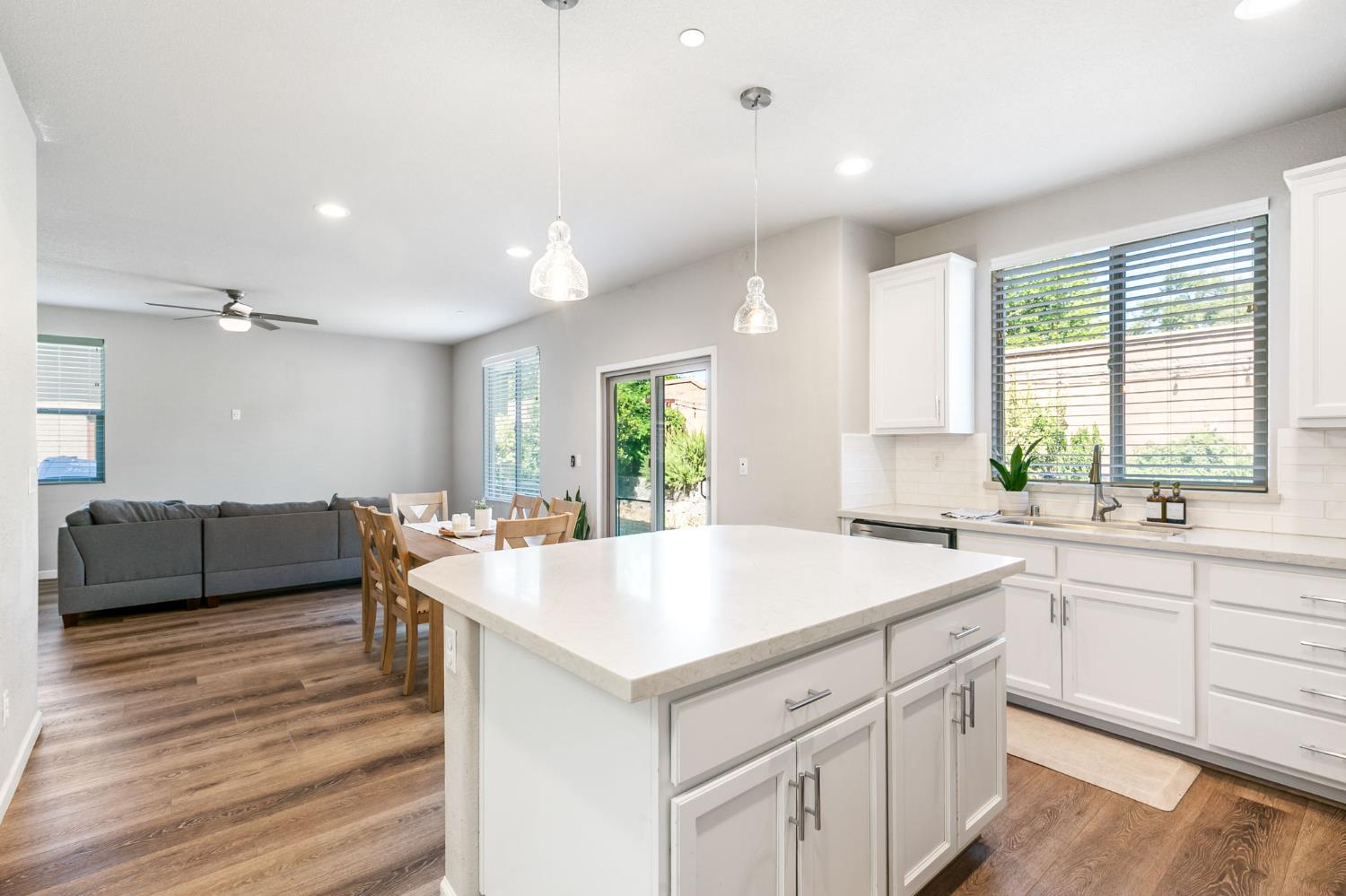 Detail Gallery Image 10 of 41 For 7946 Little Plum Way, Antelope,  CA 95843 - 4 Beds | 2/1 Baths