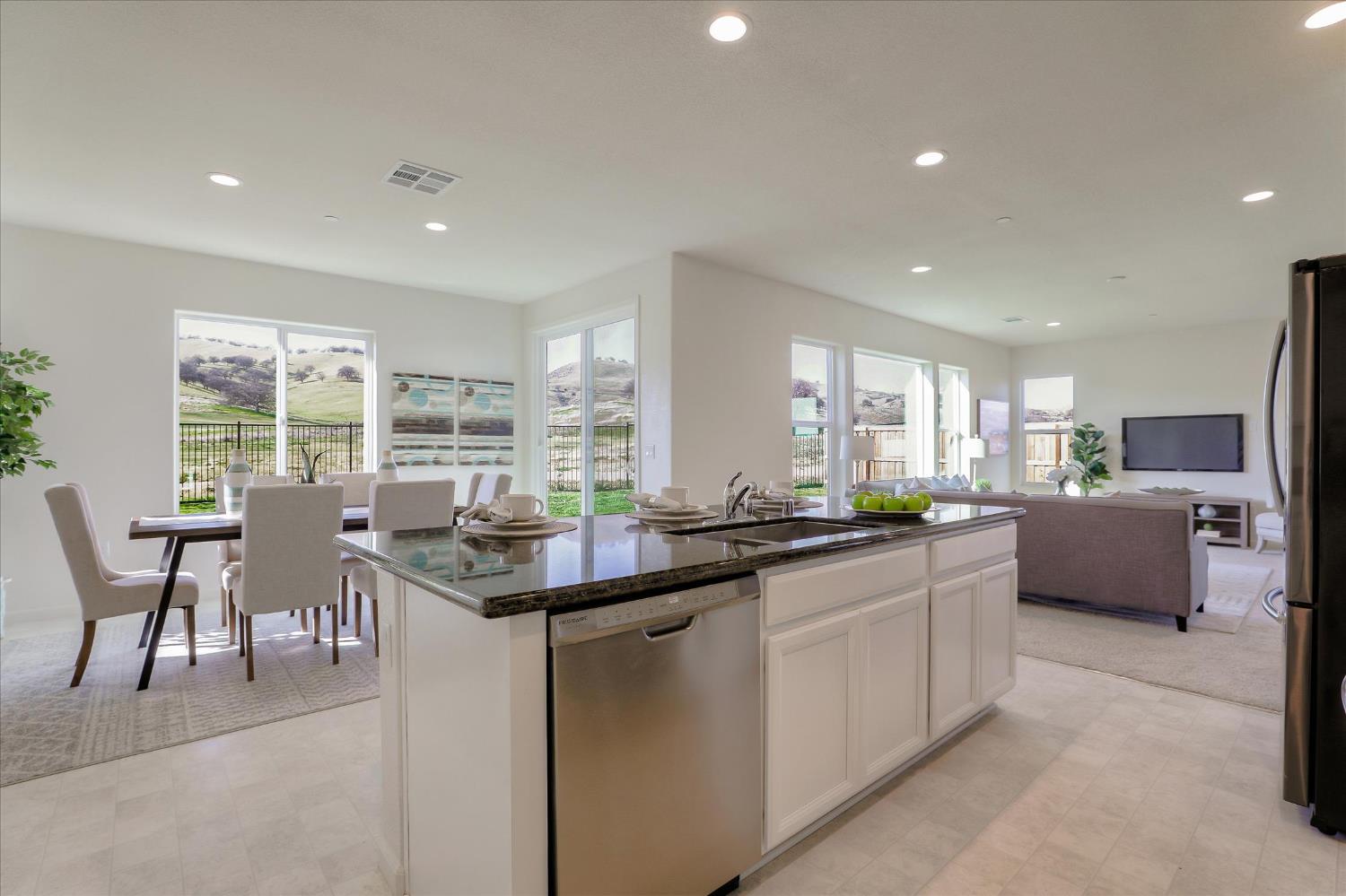 Detail Gallery Image 10 of 21 For 21051 Pinot Noir Dr, Patterson,  CA 95363 - 5 Beds | 3 Baths