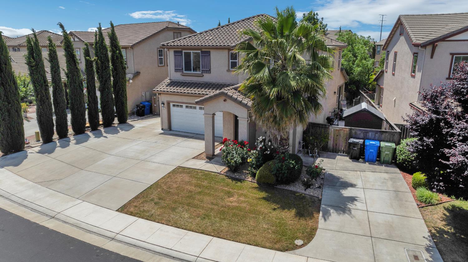 Detail Gallery Image 4 of 43 For 10424 Fossil Way, Elk Grove,  CA 95757 - 4 Beds | 3/1 Baths