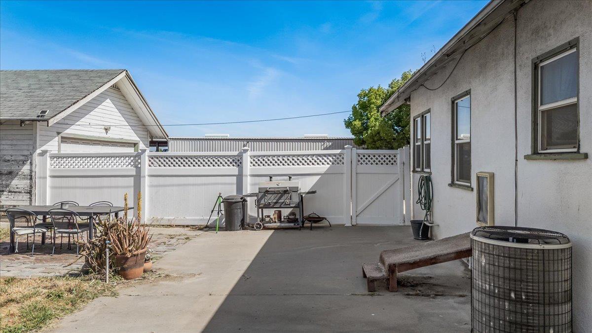 Detail Gallery Image 48 of 61 For 209 S Pasadena Ave, Waterford,  CA 95386 - 3 Beds | 1 Baths