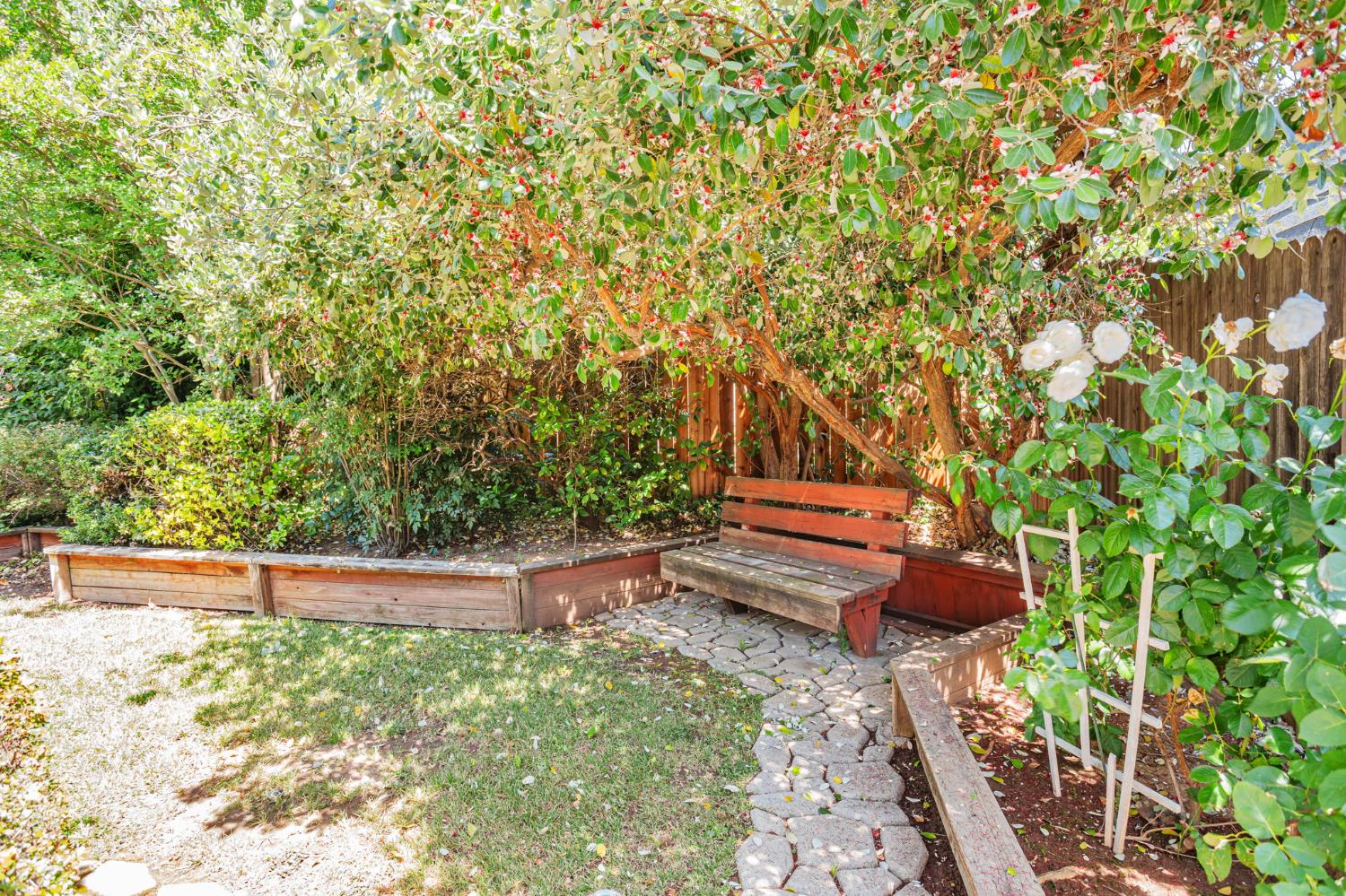 Detail Gallery Image 42 of 42 For 3005 La via Way, Sacramento,  CA 95825 - 4 Beds | 2 Baths