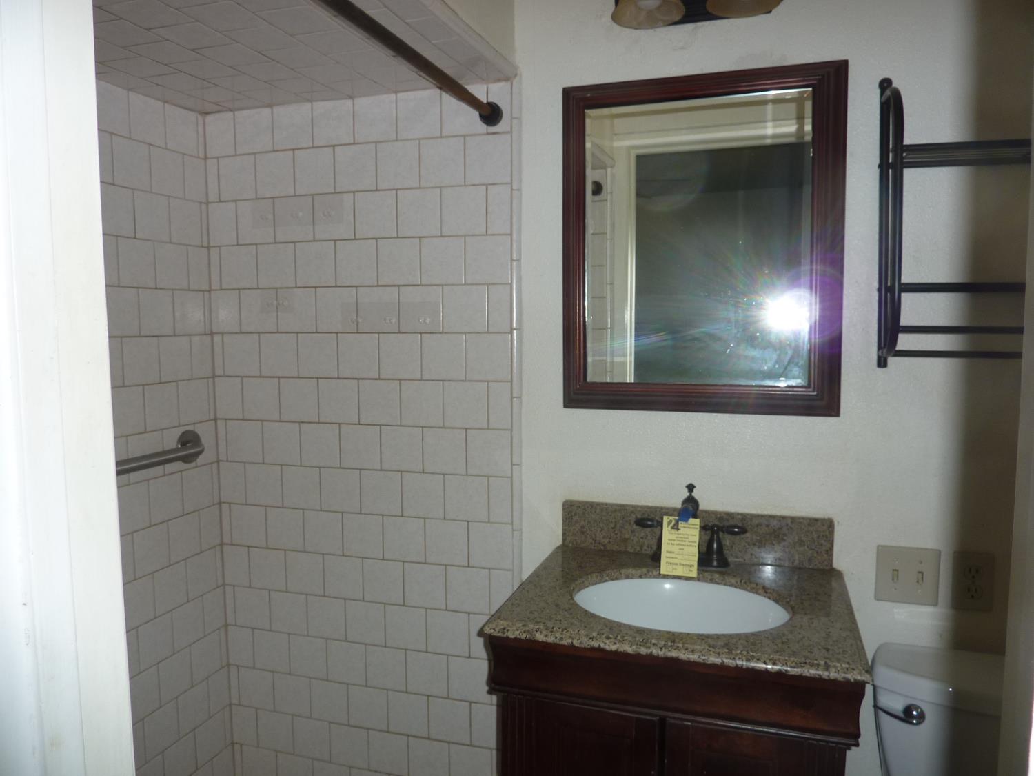 Detail Gallery Image 6 of 17 For 1800 Jackson St, Lodi,  CA 95242 - 3 Beds | 2/1 Baths