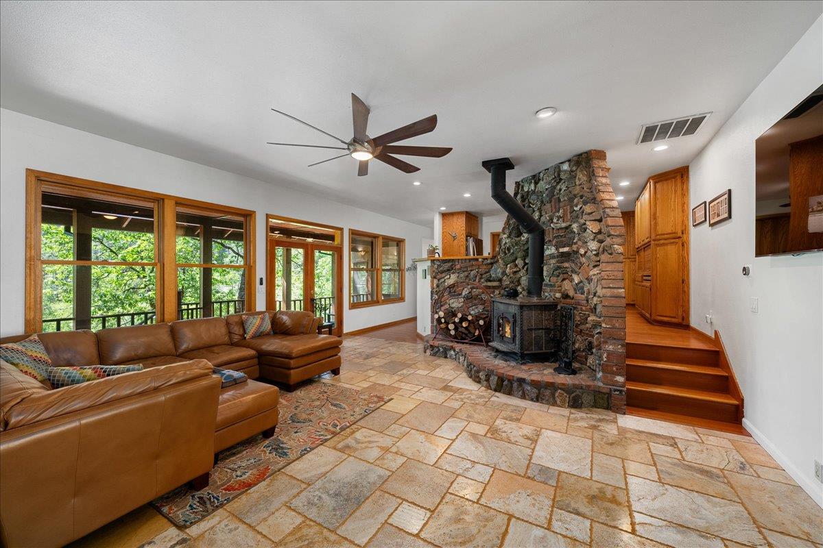 Detail Gallery Image 16 of 63 For 21925 Sandstone Way, Foresthill,  CA 95631 - 3 Beds | 3 Baths