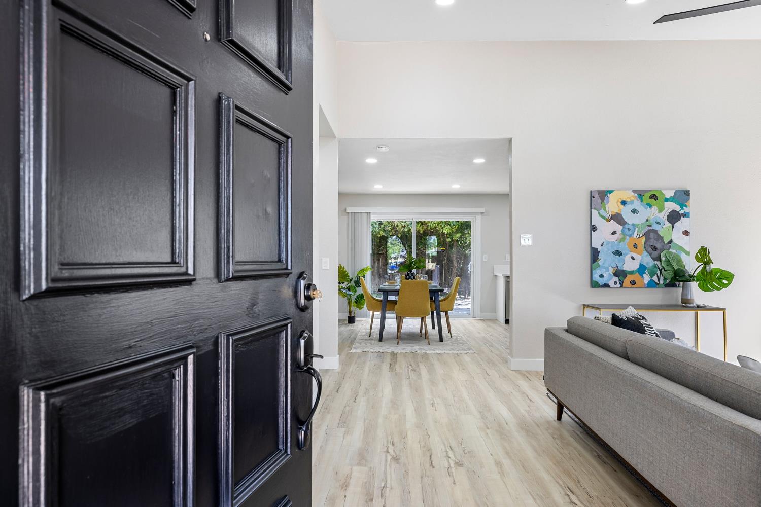 Detail Gallery Image 6 of 43 For 1240 Chuckwagon Dr, Sacramento,  CA 95834 - 3 Beds | 2 Baths