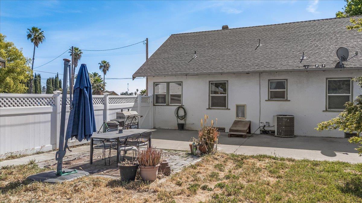 Detail Gallery Image 49 of 61 For 209 S Pasadena Ave, Waterford,  CA 95386 - 3 Beds | 1 Baths