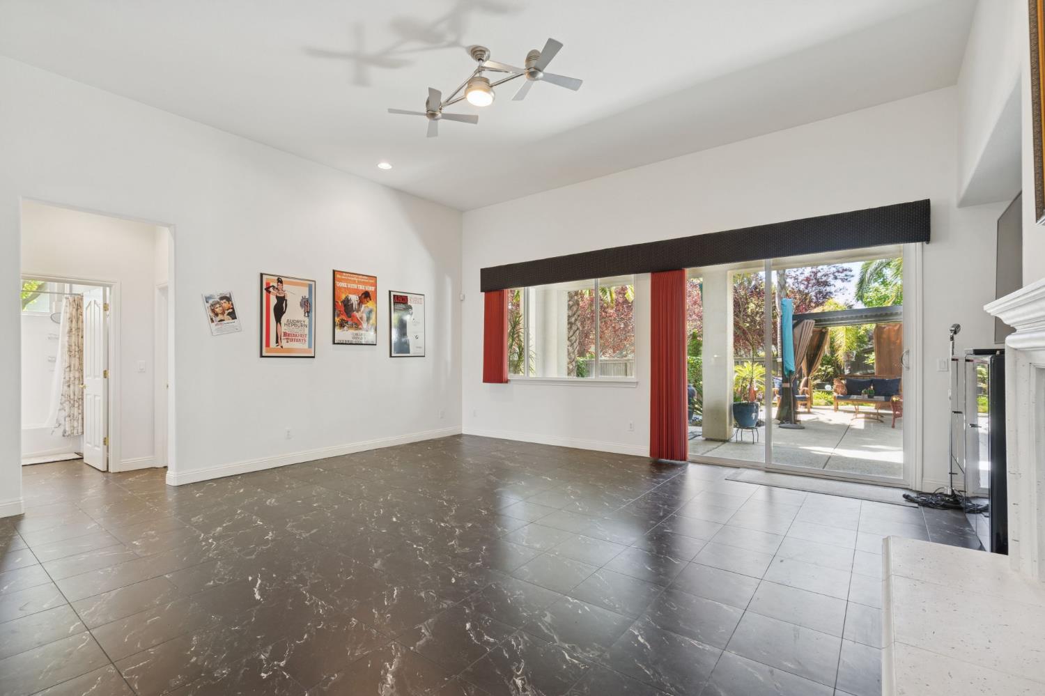 Detail Gallery Image 9 of 41 For 2832 Rockaway Ln, Sacramento,  CA 95835 - 2 Beds | 2 Baths