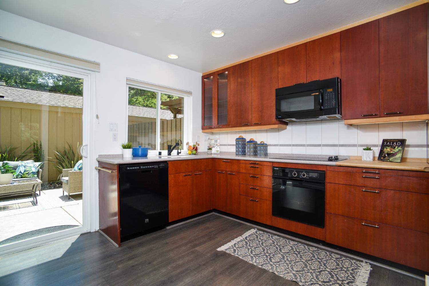 Photo #3: 225059644 Listing 