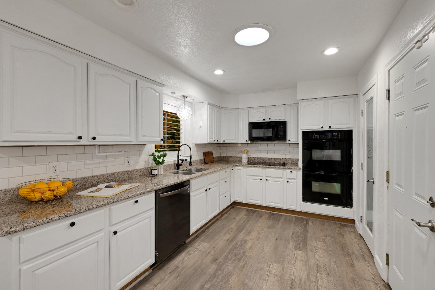 Detail Gallery Image 10 of 33 For 6140 Rumford Ave, Citrus Heights,  CA 95621 - 3 Beds | 2 Baths