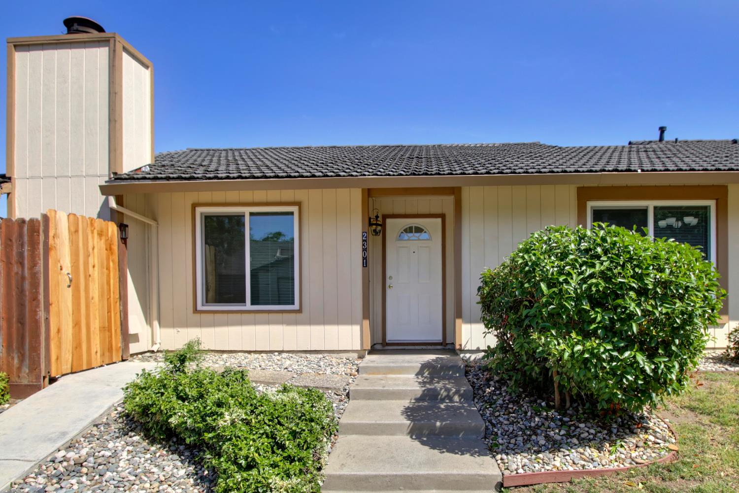 Detail Gallery Image 4 of 48 For 2301 Walnut Grove Way, Rancho Cordova,  CA 95670 - 3 Beds | 2 Baths