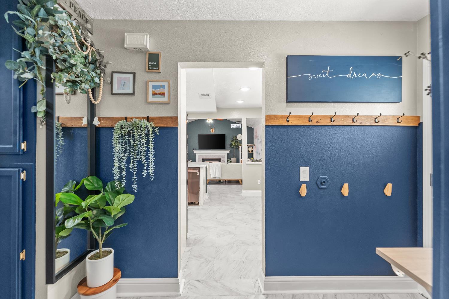 Detail Gallery Image 16 of 66 For 2915 Baronet Way, Sacramento,  CA 95833 - 4 Beds | 2 Baths