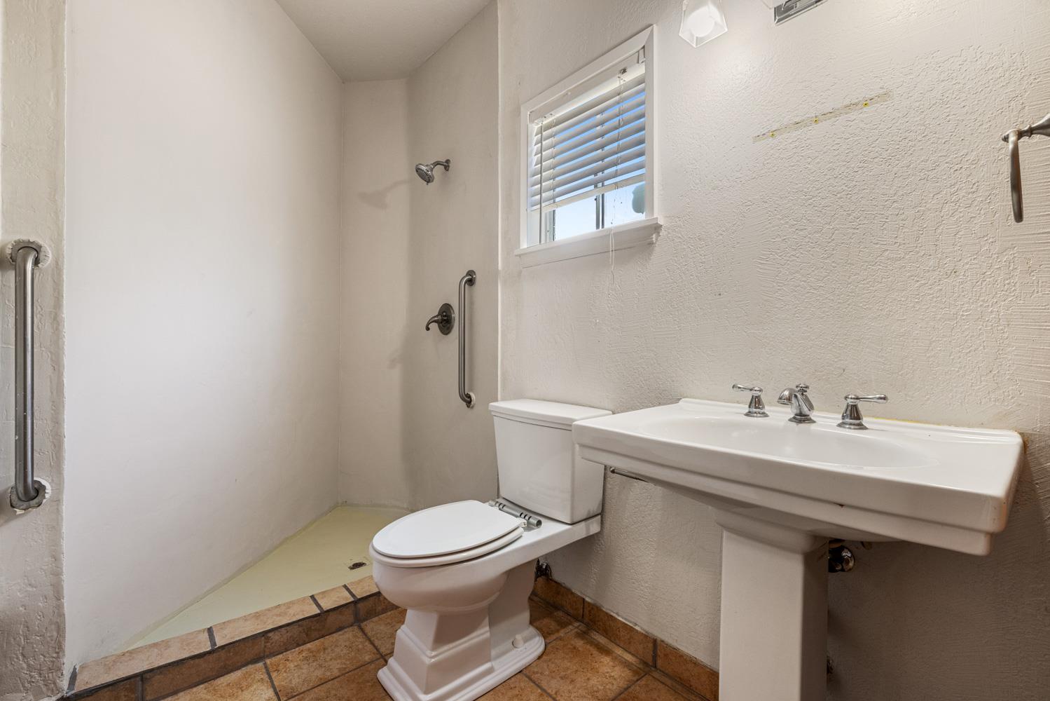 Detail Gallery Image 33 of 42 For 501 N Thor St, Turlock,  CA 95380 - 5 Beds | 2 Baths