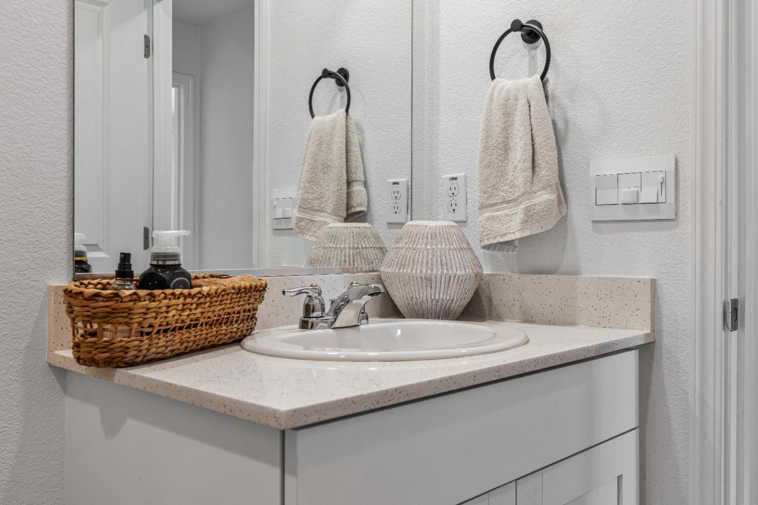 Detail Gallery Image 26 of 50 For 450 Rainbow Falls Ln, Manteca,  CA 95337 - 3 Beds | 2/1 Baths