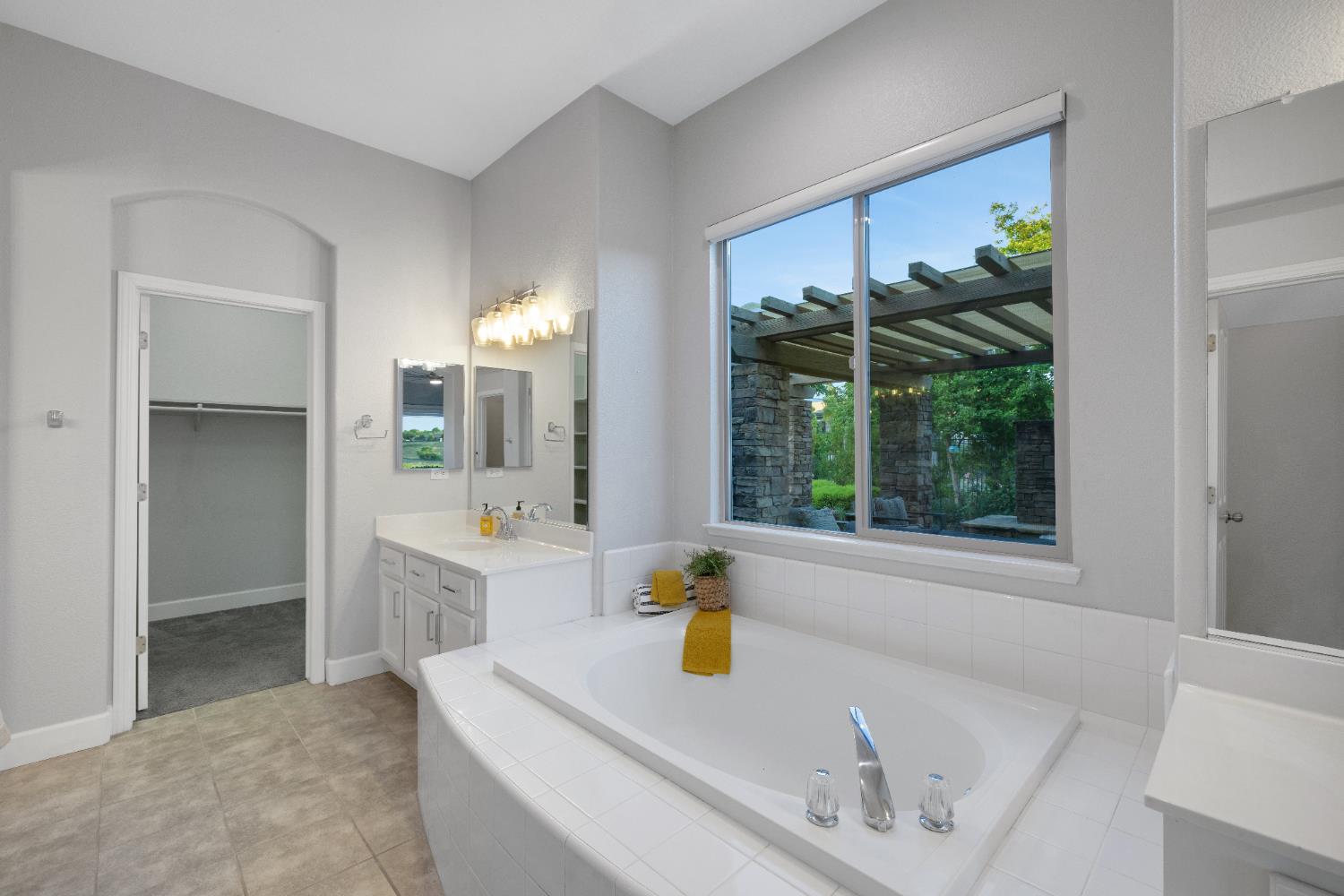Detail Gallery Image 31 of 62 For 3981 Monteverde Dr, Lincoln,  CA 95648 - 4 Beds | 2/2 Baths