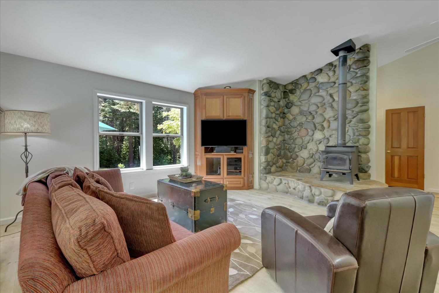 Detail Gallery Image 7 of 88 For 12756 Lonesome Dove Trl, Nevada City,  CA 95959 - 3 Beds | 2 Baths