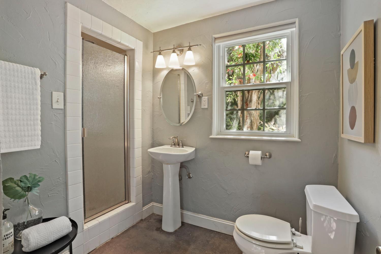 Detail Gallery Image 31 of 80 For 3651 Country Club Blvd, Stockton,  CA 95204 - 6 Beds | 3 Baths