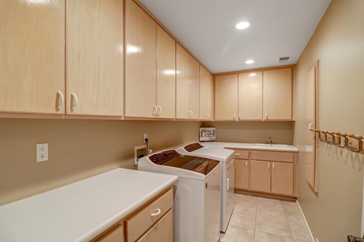 Detail Gallery Image 43 of 62 For 11464 Huntington Village Ln, Gold River,  CA 95670 - 4 Beds | 4/2 Baths