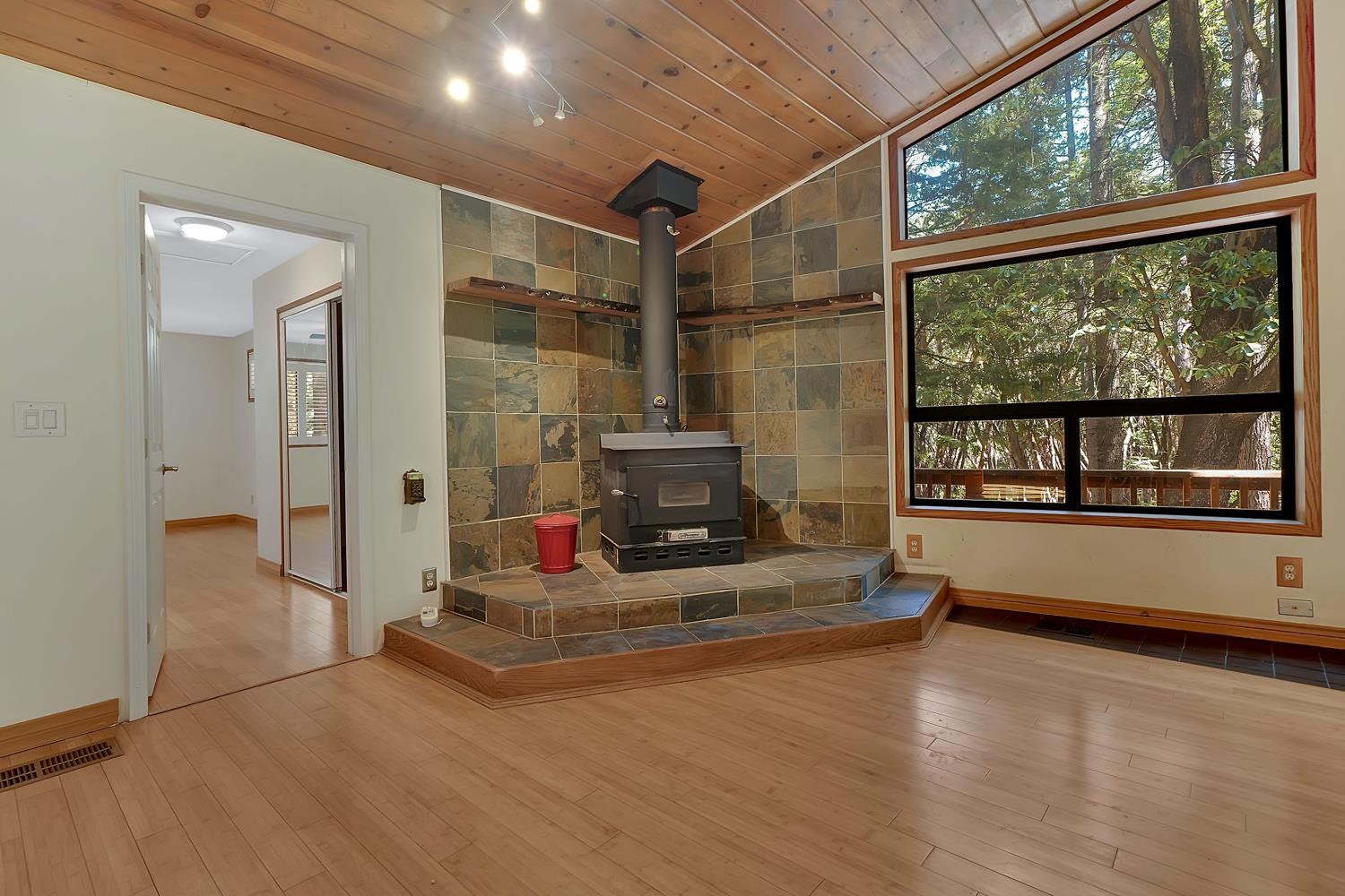 Detail Gallery Image 9 of 82 For 18844 Inspiration Dr, Pioneer,  CA 95666 - 2 Beds | 2 Baths