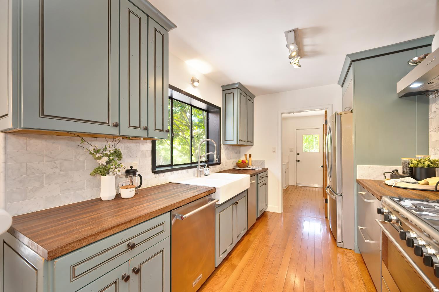 Detail Gallery Image 32 of 64 For 5428 Fair Oaks Blvd, Carmichael,  CA 95608 - 4 Beds | 2 Baths