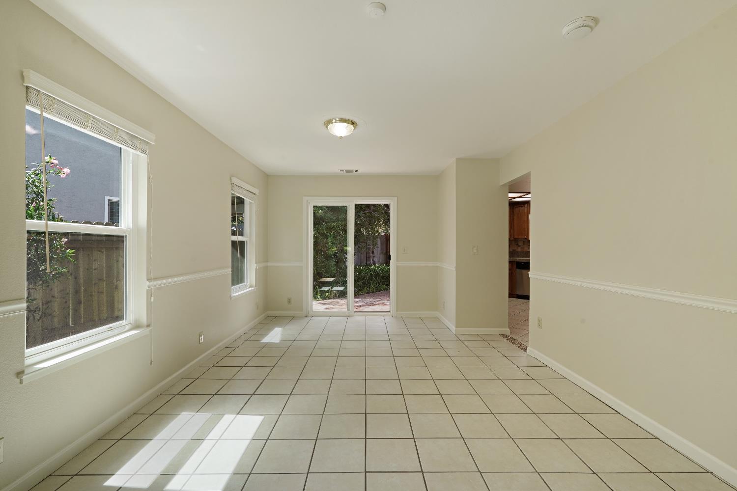 Detail Gallery Image 21 of 61 For 6001 Laguna Villa Way, Elk Grove,  CA 95758 - 3 Beds | 2 Baths
