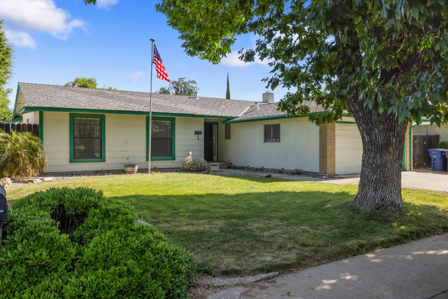 Detail Gallery Image 1 of 34 For 2613 Pescadero Pl, Modesto,  CA 95355 - 3 Beds | 2 Baths