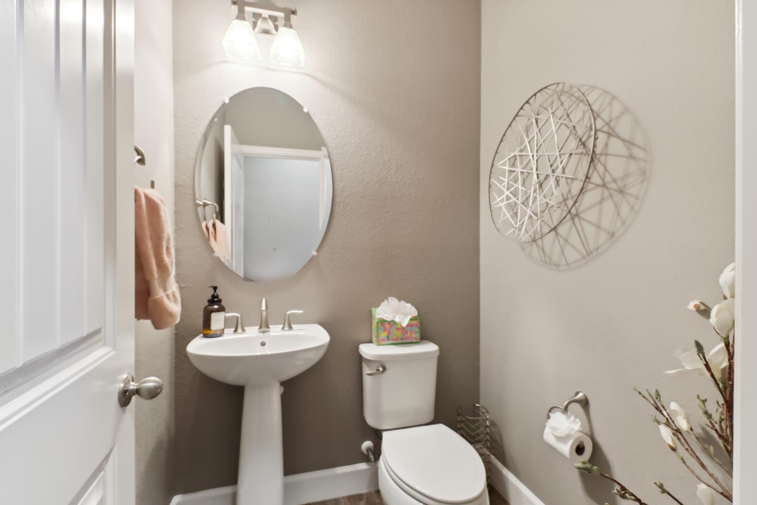 Detail Gallery Image 12 of 69 For 5604 Saratoga Cir, Rocklin,  CA 95765 - 4 Beds | 3/1 Baths