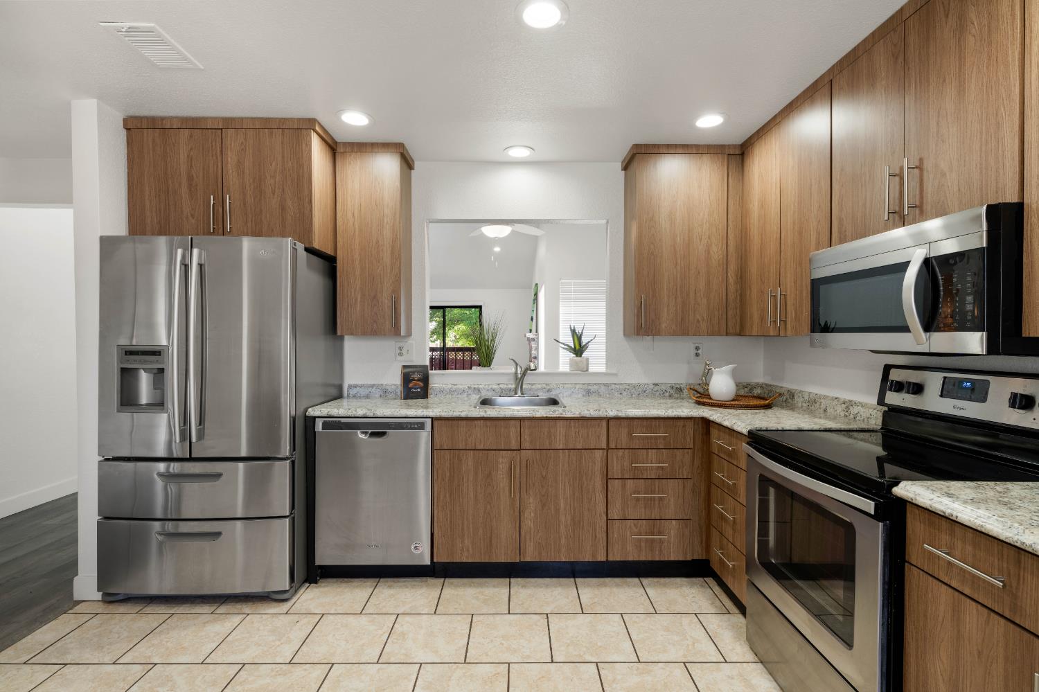Detail Gallery Image 11 of 31 For 8082 Forest Glen Way, Citrus Heights,  CA 95610 - 3 Beds | 2 Baths