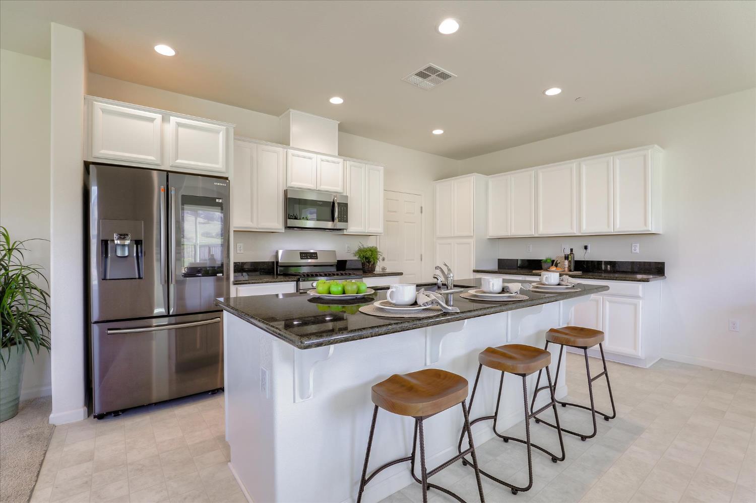Detail Gallery Image 9 of 21 For 21051 Pinot Noir Dr, Patterson,  CA 95363 - 5 Beds | 3 Baths