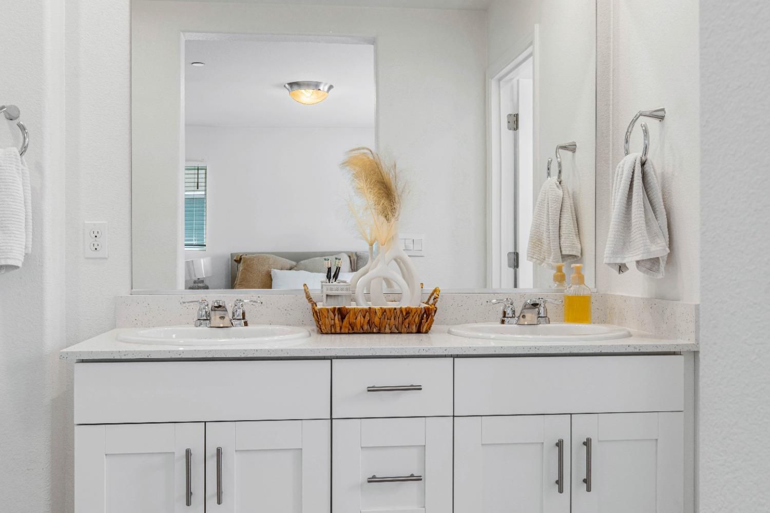 Detail Gallery Image 18 of 50 For 450 Rainbow Falls Ln, Manteca,  CA 95337 - 3 Beds | 2/1 Baths