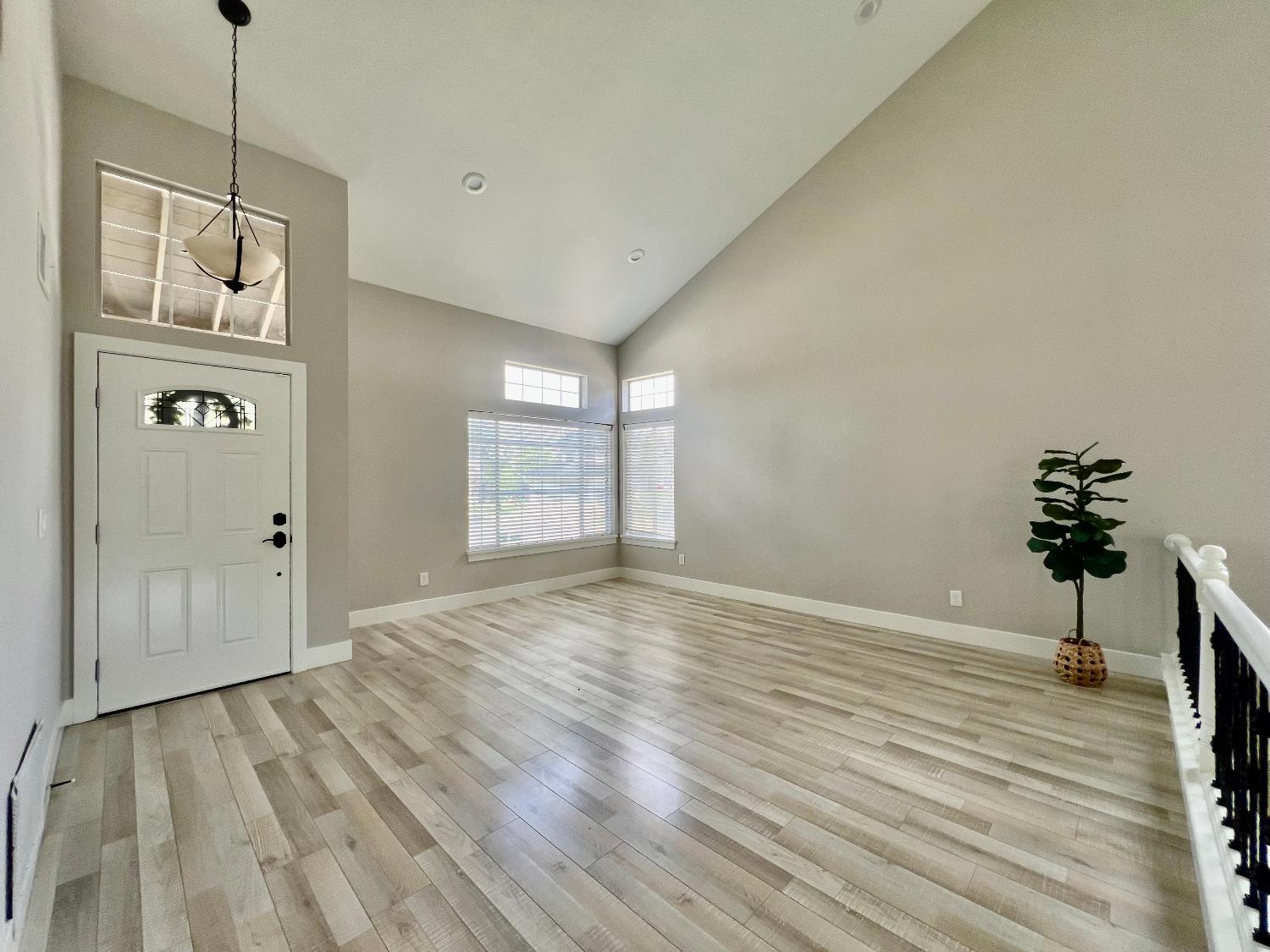 Detail Gallery Image 8 of 48 For 3842 Hunters Glen Pl, Antelope,  CA 95843 - 4 Beds | 3 Baths
