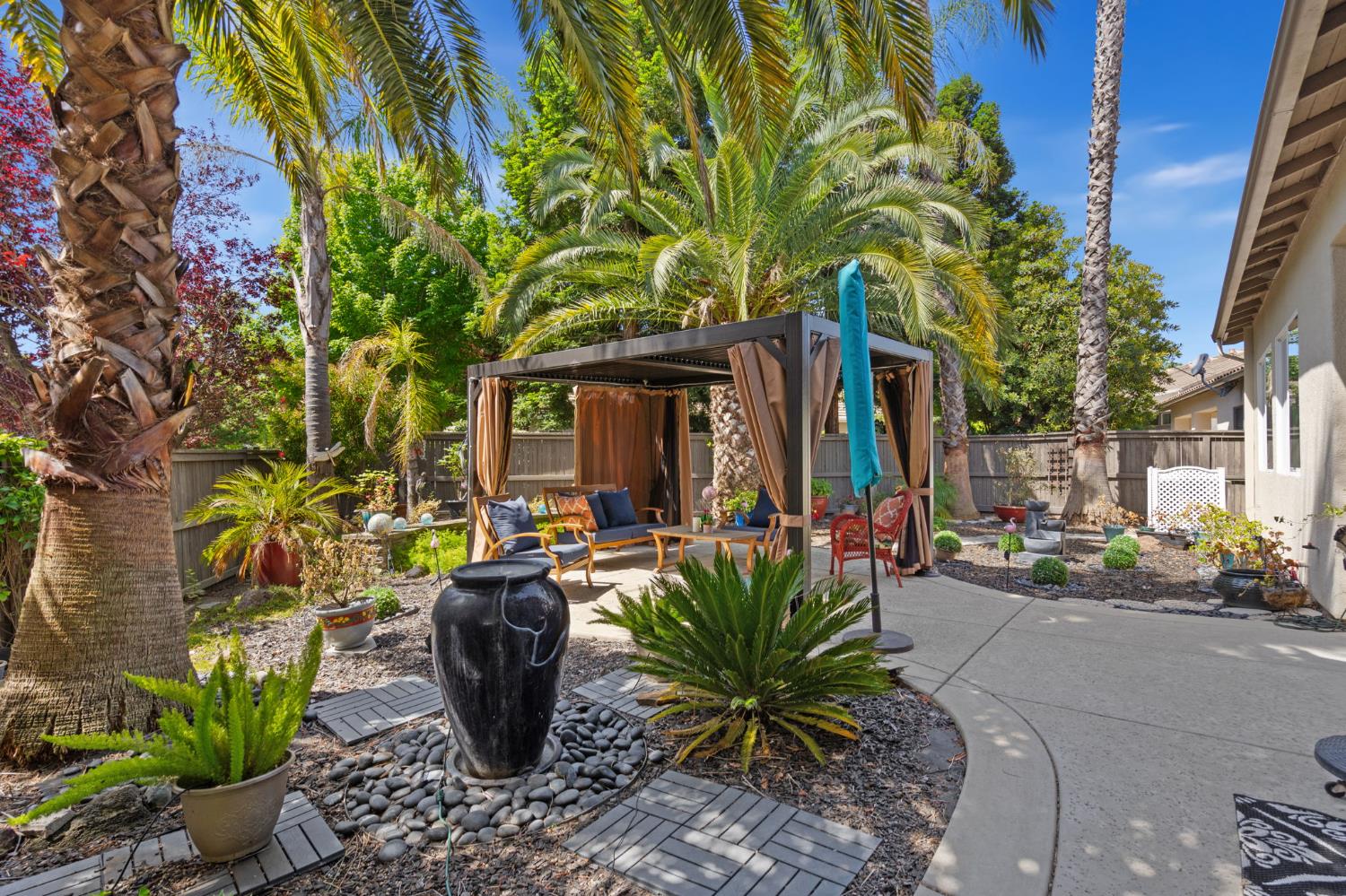 Detail Gallery Image 27 of 41 For 2832 Rockaway Ln, Sacramento,  CA 95835 - 2 Beds | 2 Baths