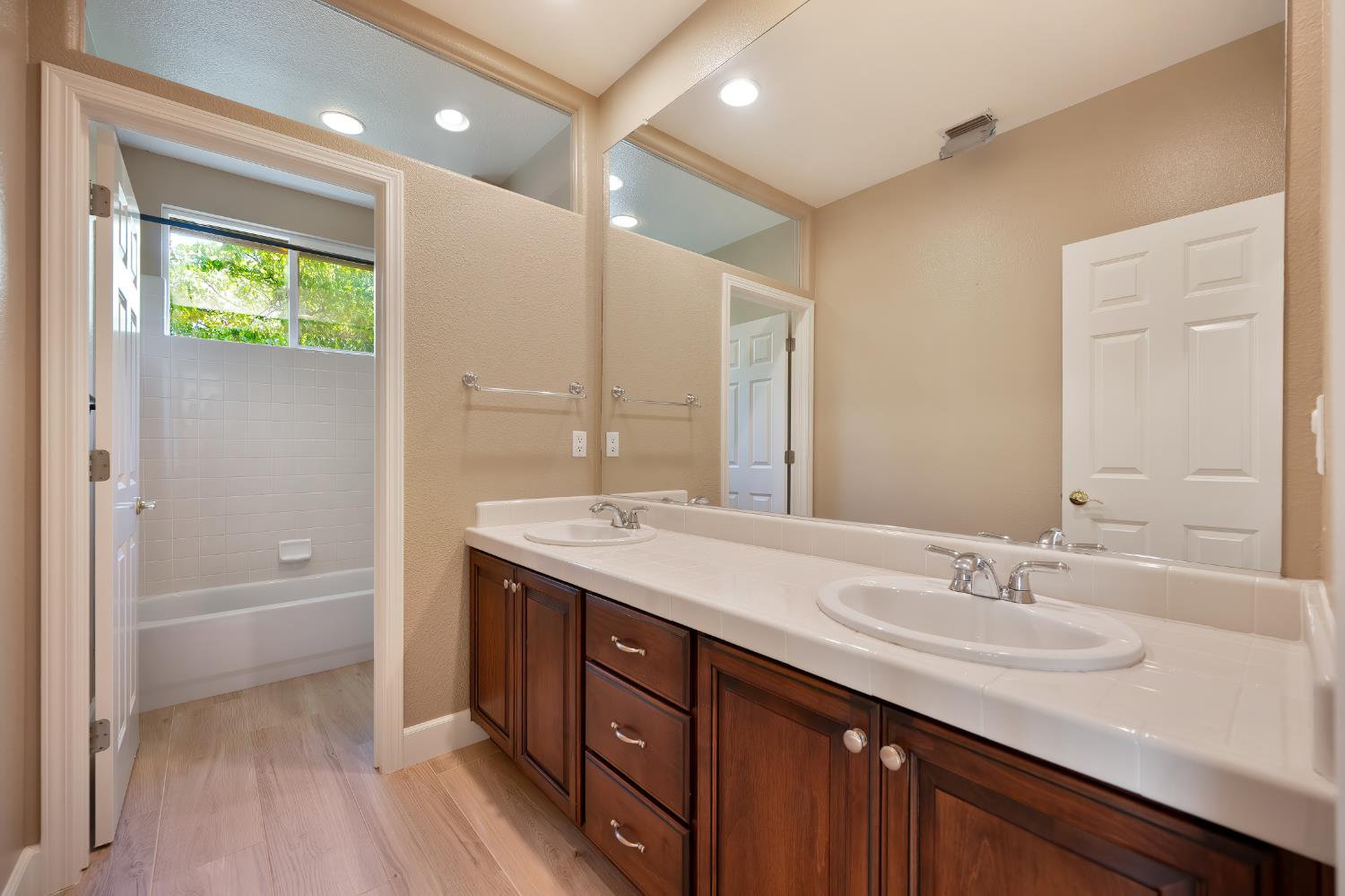 Detail Gallery Image 41 of 52 For 4001 Ironwood Dr, El Dorado Hills,  CA 95762 - 5 Beds | 3 Baths