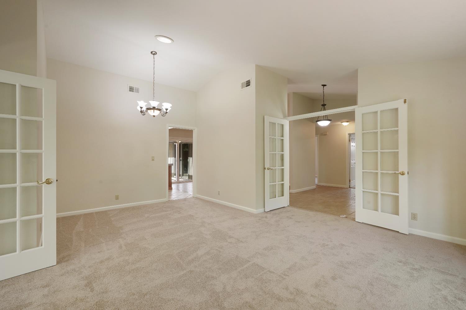 Detail Gallery Image 10 of 61 For 6001 Laguna Villa Way, Elk Grove,  CA 95758 - 3 Beds | 2 Baths