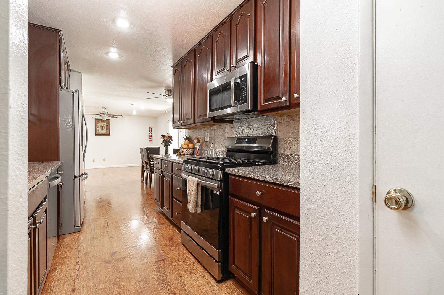 Detail Gallery Image 8 of 25 For 1705 Chapala Way, Modesto,  CA 95355 - 3 Beds | 2 Baths