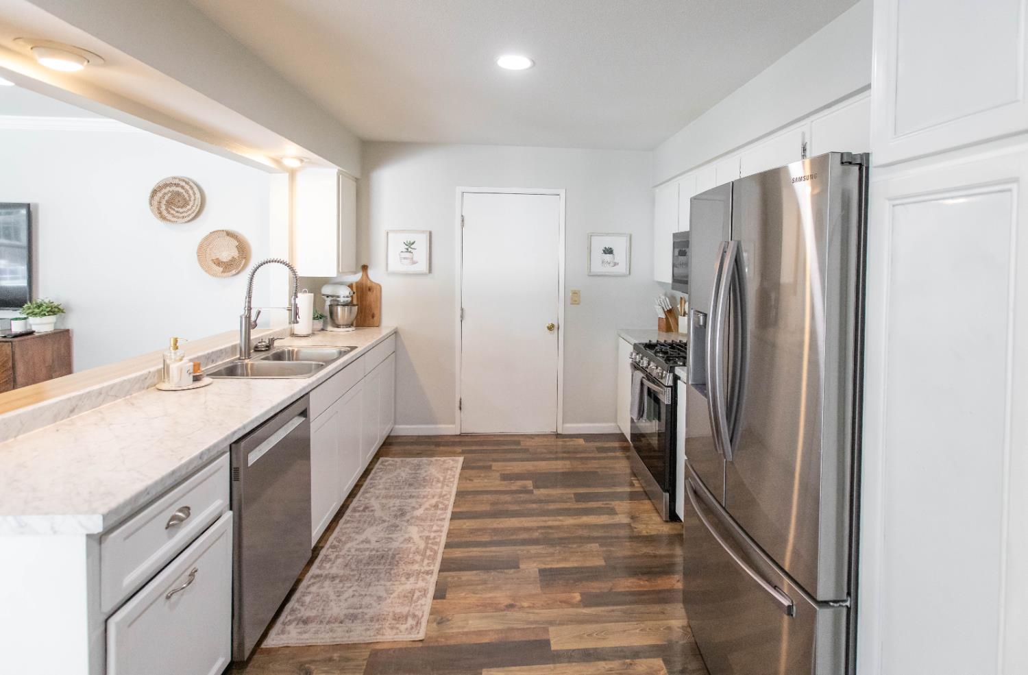 Detail Gallery Image 14 of 44 For 8940 Leatham Ave, Fair Oaks,  CA 95628 - 4 Beds | 2 Baths