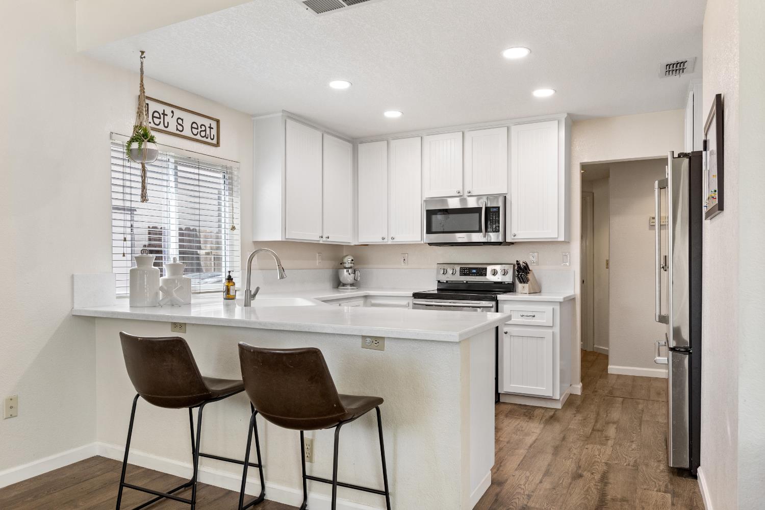 Detail Gallery Image 10 of 37 For 3010 Acton Way, Roseville,  CA 95747 - 4 Beds | 3 Baths