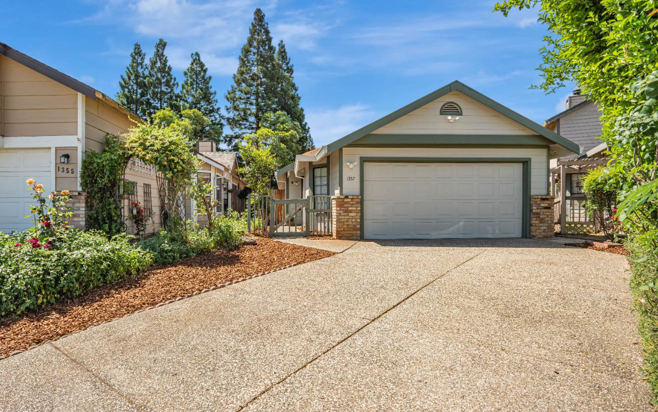 Hidalgo Circle, Roseville, California image 2