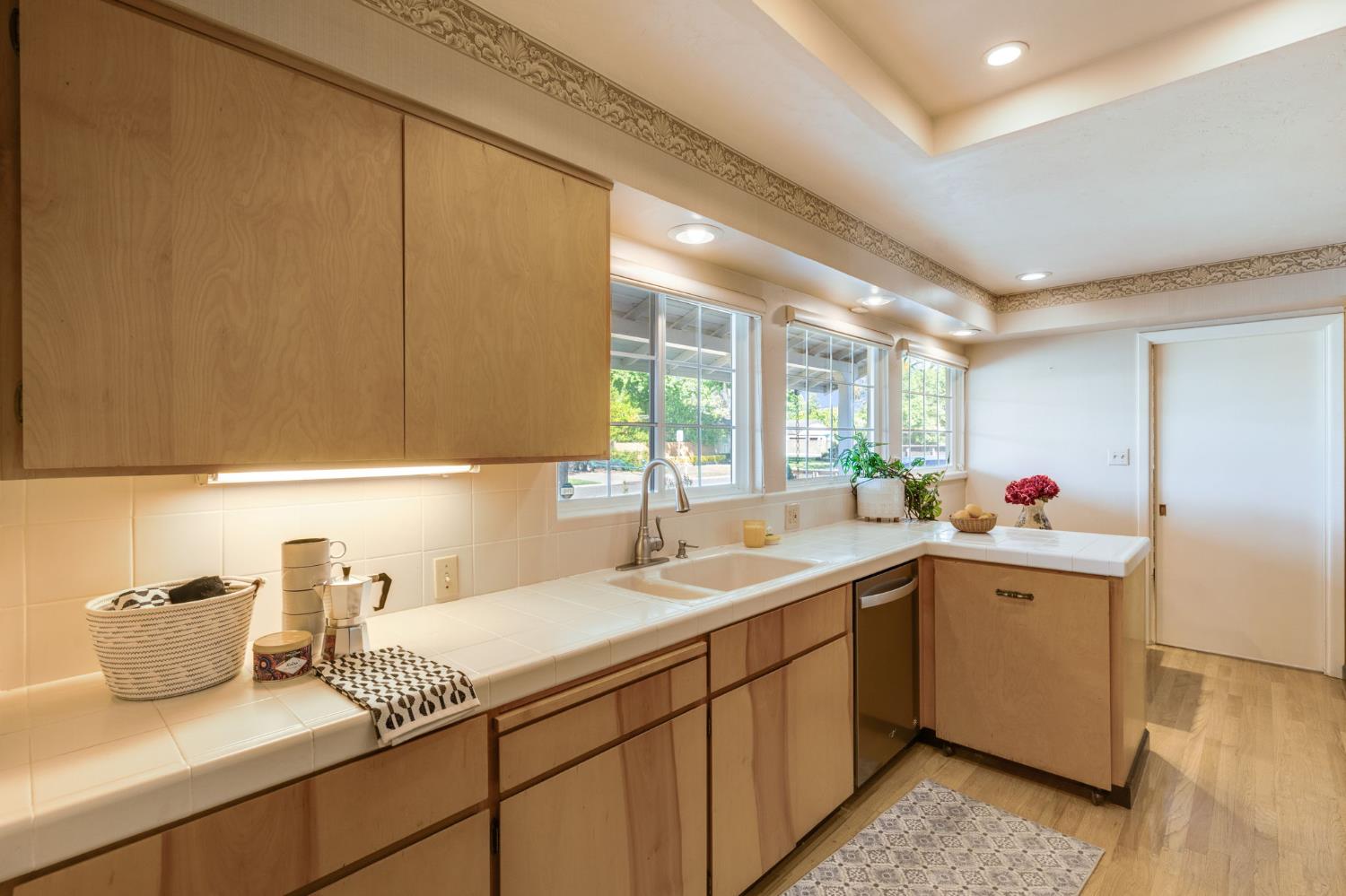 Detail Gallery Image 5 of 43 For 4138 Yacht Harbor Dr, Stockton,  CA 95204 - 3 Beds | 2 Baths