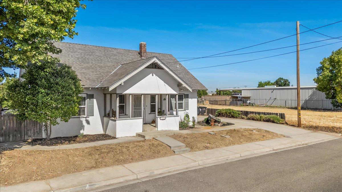 Detail Gallery Image 2 of 61 For 209 S Pasadena Ave, Waterford,  CA 95386 - 3 Beds | 1 Baths