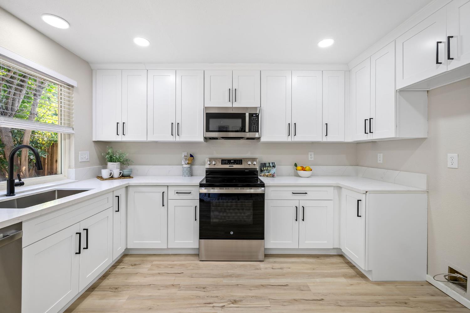 Detail Gallery Image 23 of 43 For 1240 Chuckwagon Dr, Sacramento,  CA 95834 - 3 Beds | 2 Baths