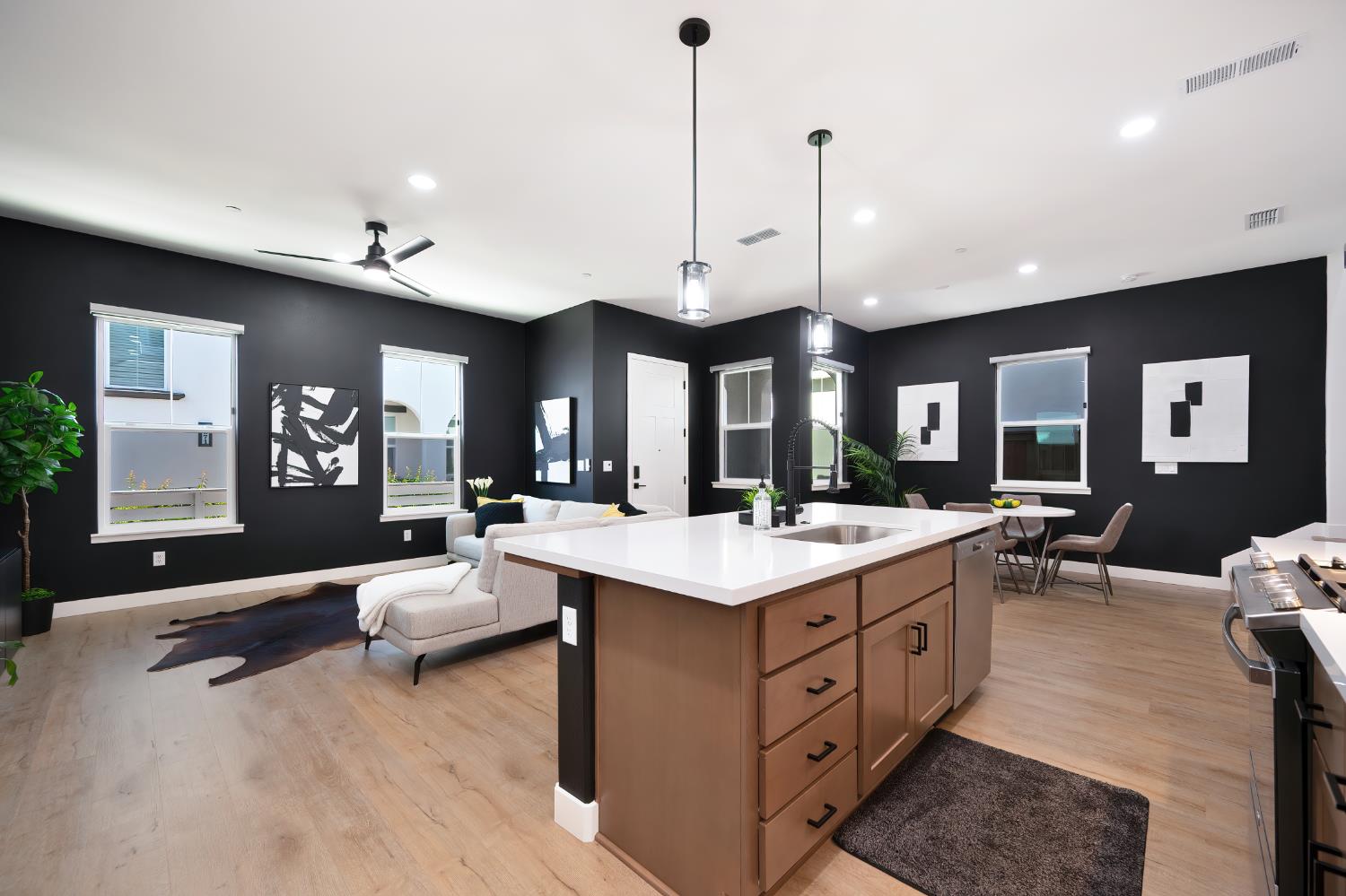 Detail Gallery Image 11 of 53 For 2372 Bastogne, Sacramento,  CA 95818 - 3 Beds | 2/1 Baths