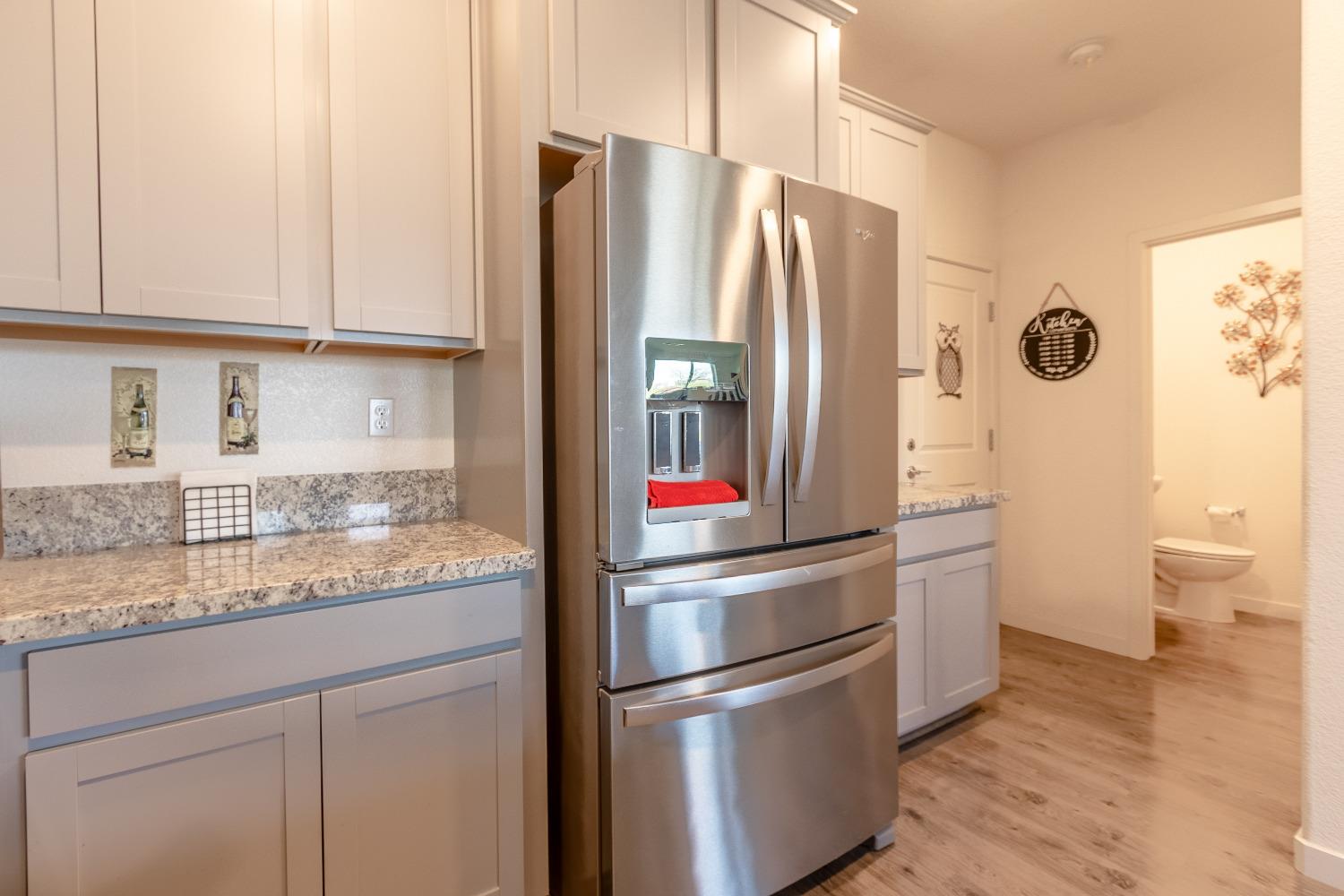 Detail Gallery Image 6 of 34 For 3862 Commerce Way, Sacramento,  CA 95834 - 3 Beds | 2/1 Baths
