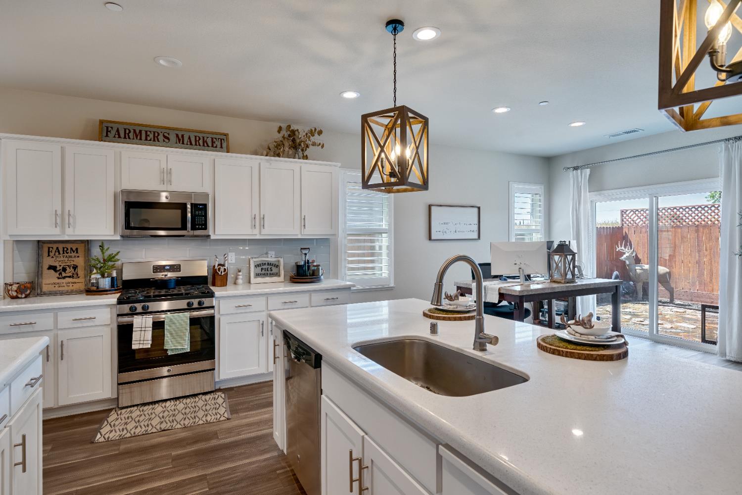 Detail Gallery Image 10 of 26 For 743 Beeler St, Stockton,  CA 95204 - 3 Beds | 2 Baths